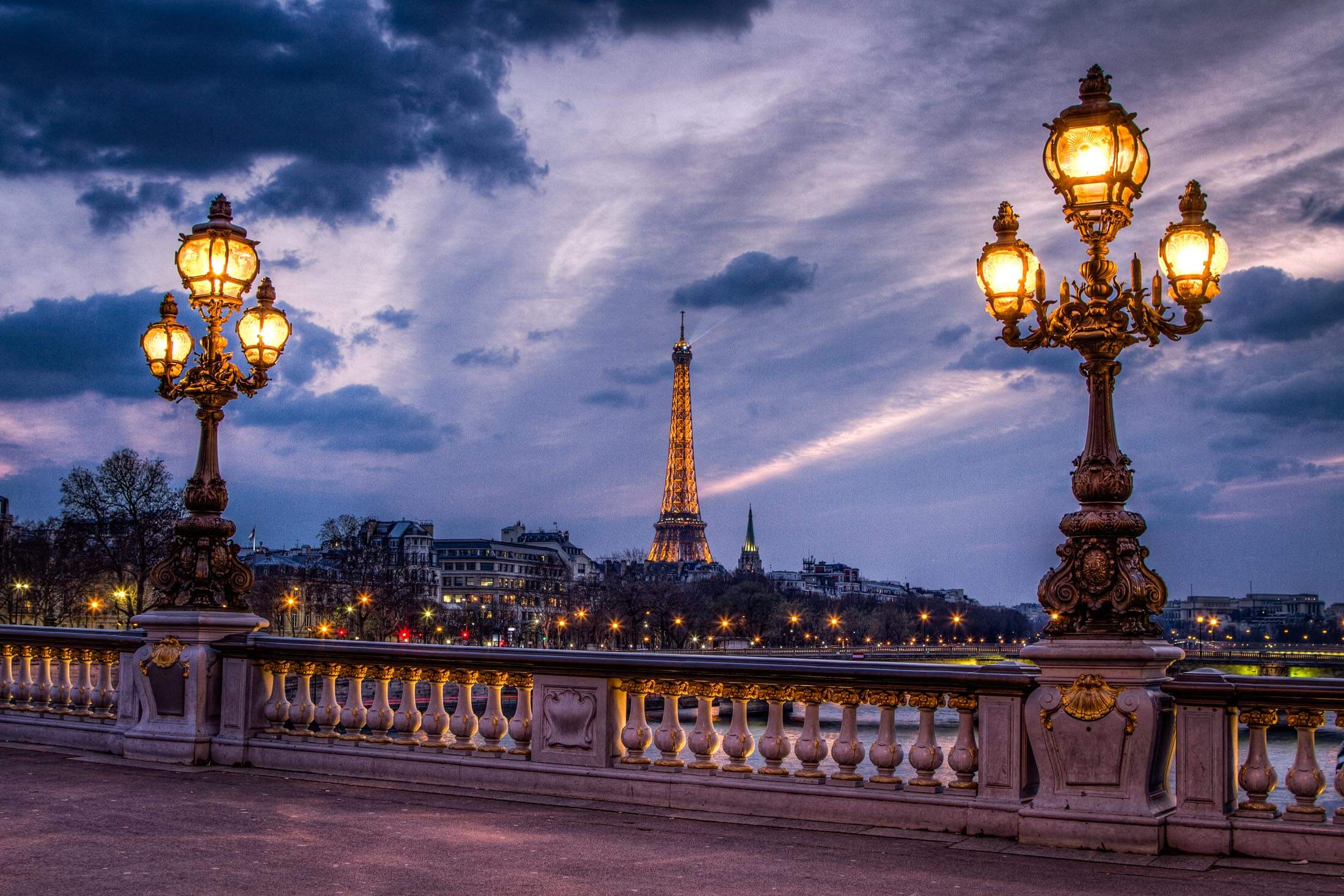 La tour Eiffel vue du pont Alexandre III